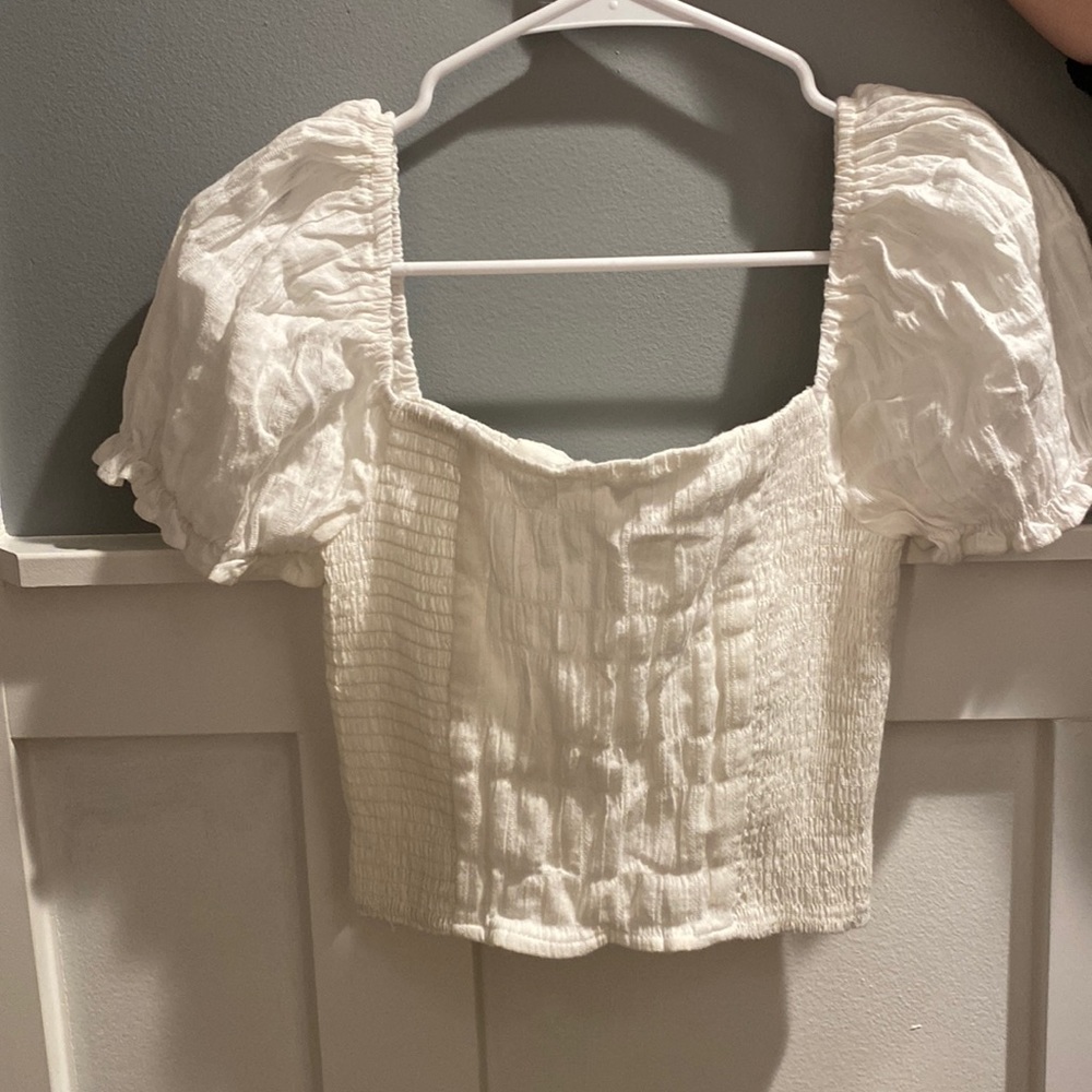 WHITE RUFFLE CROP TOP FROM FOREVER 21✨ WOMANS SMALL